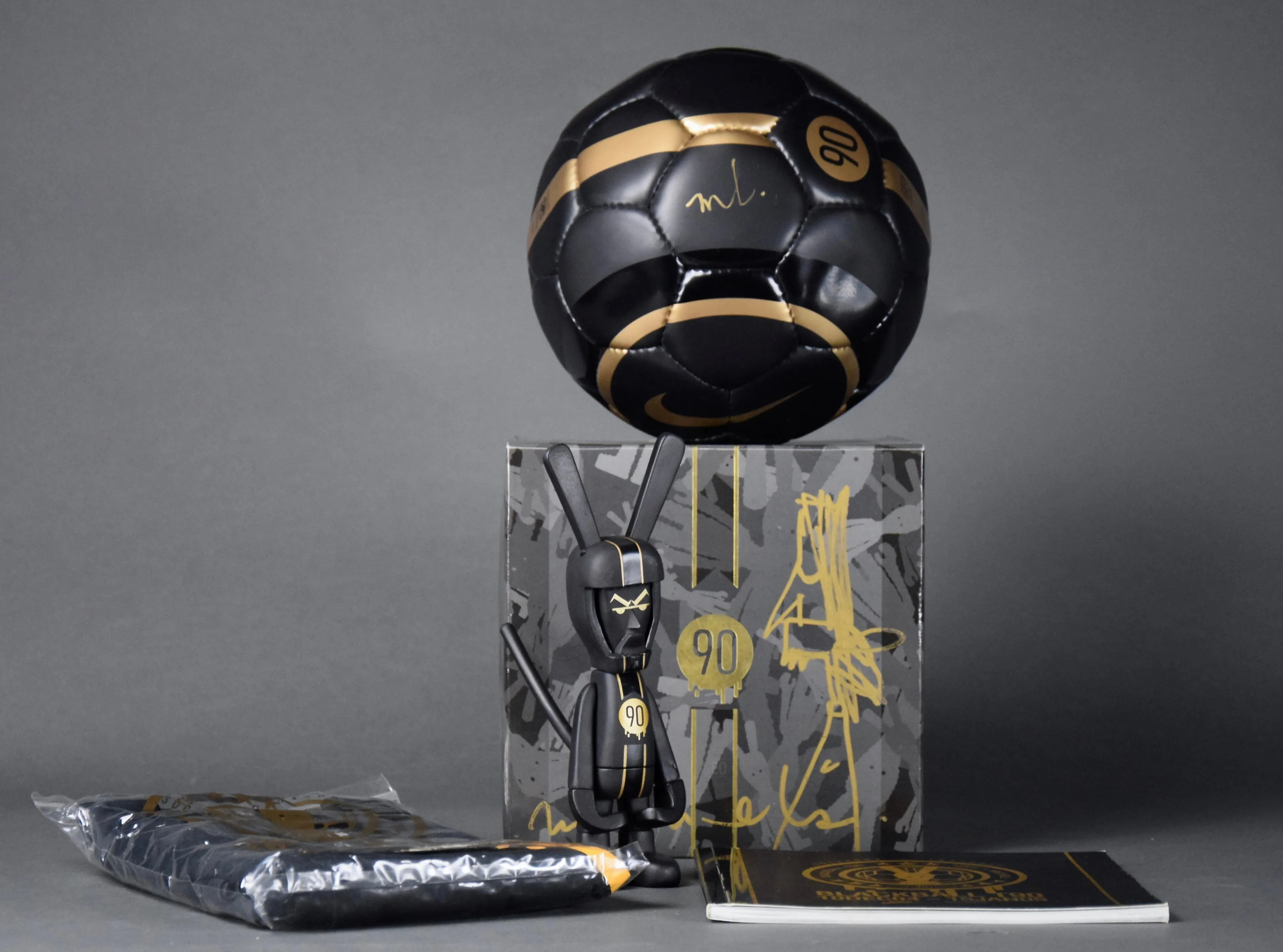 2005 Unique Blackball T90 triple signed Art Toy set by Michael Lau and Nike