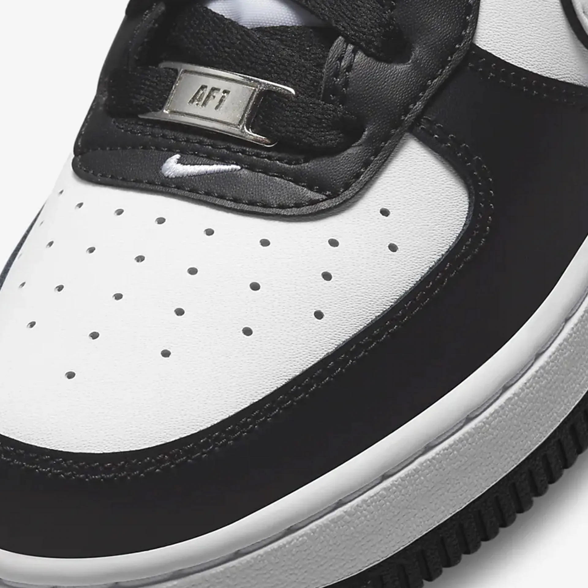 Nike | AIR FORCE 1 LV8 2 (GS)  { BLACK/WHITE