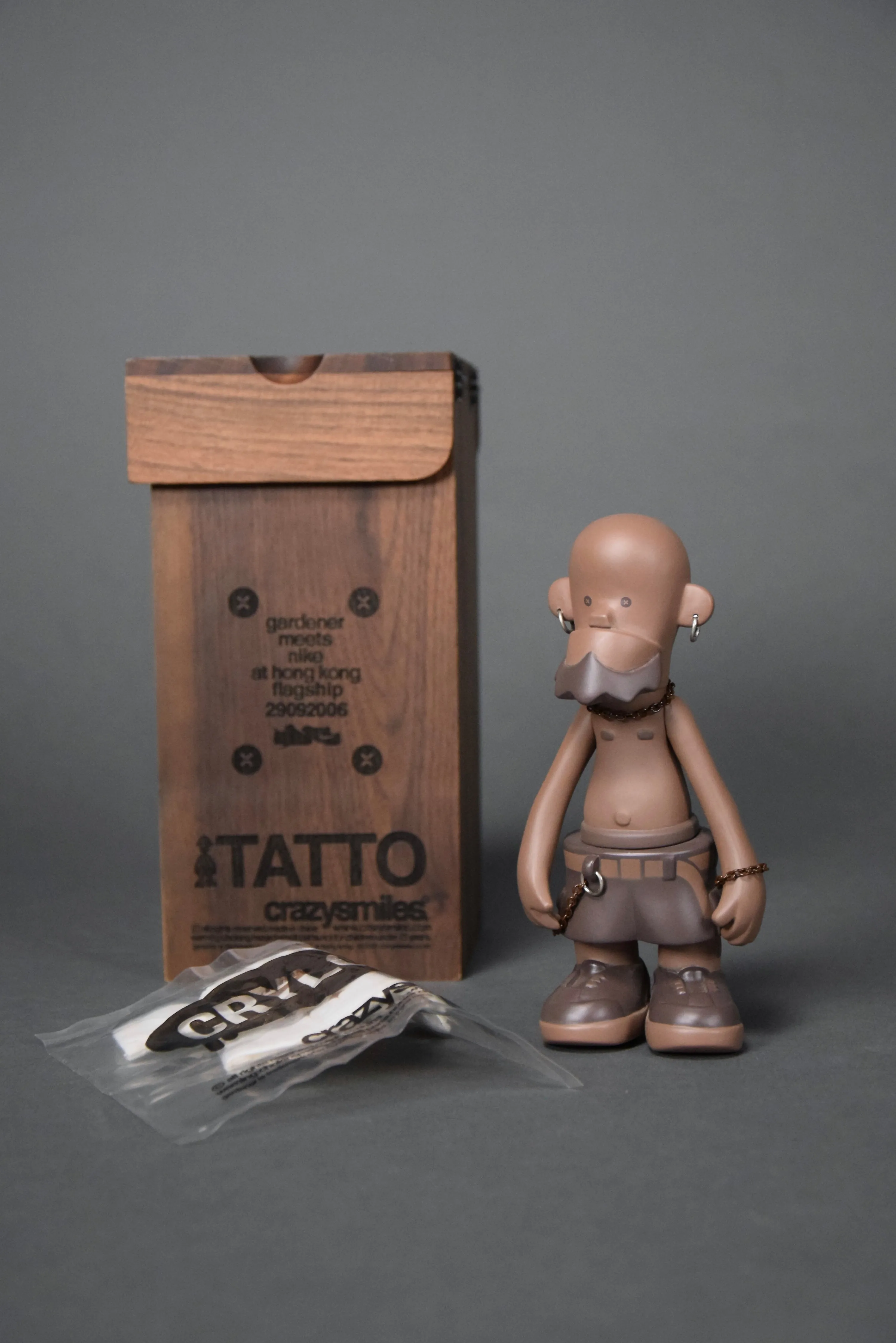 Tatto limited edition gardener meets Nike 2006 Designer Toy