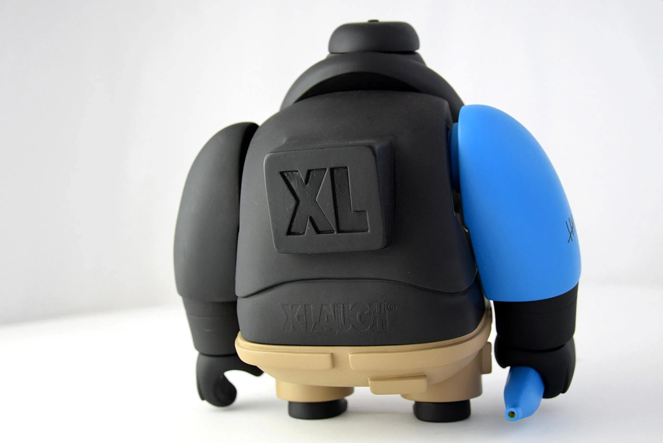 Vinyl Art Toy X-Large by Michael Lau 2007 in mint condition